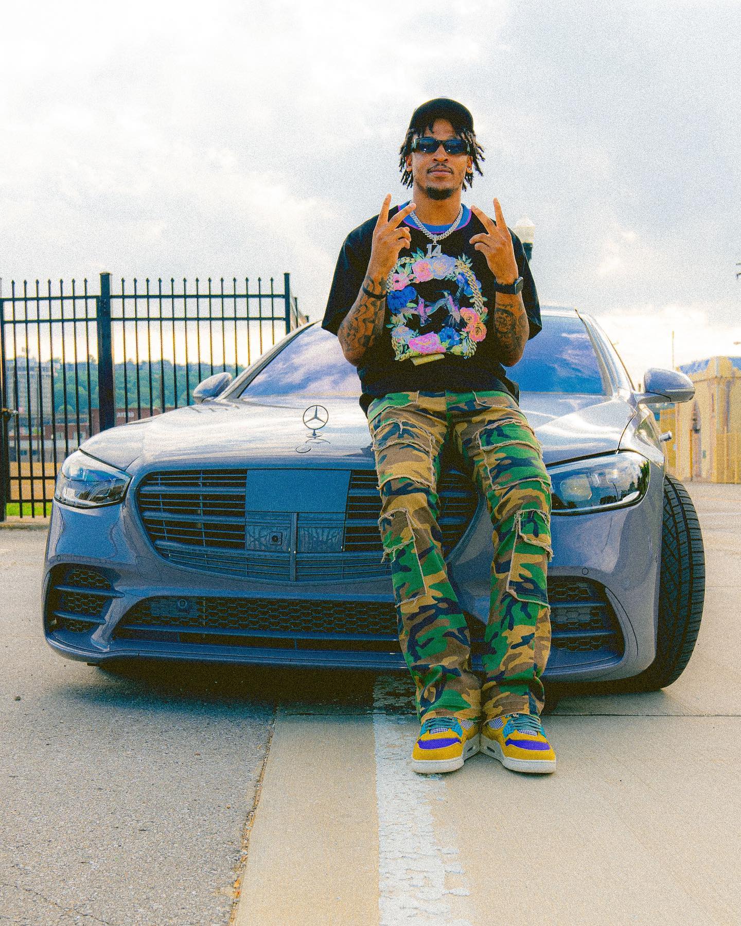 What to Wear With Camo Pants (Style Advice for Men and Women)