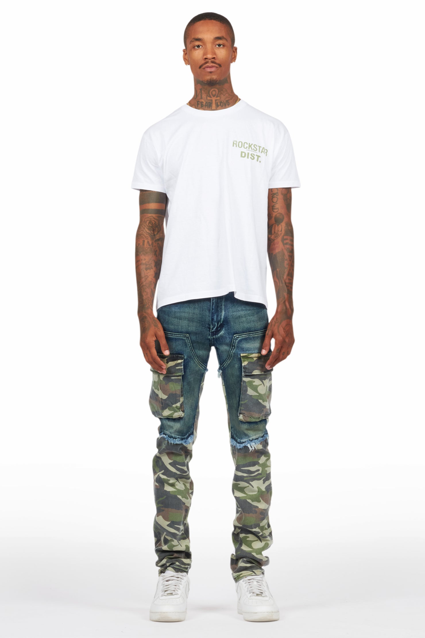 Lake White/Green T-Shirt & Denka Dark Blue Slim Jean Bundle