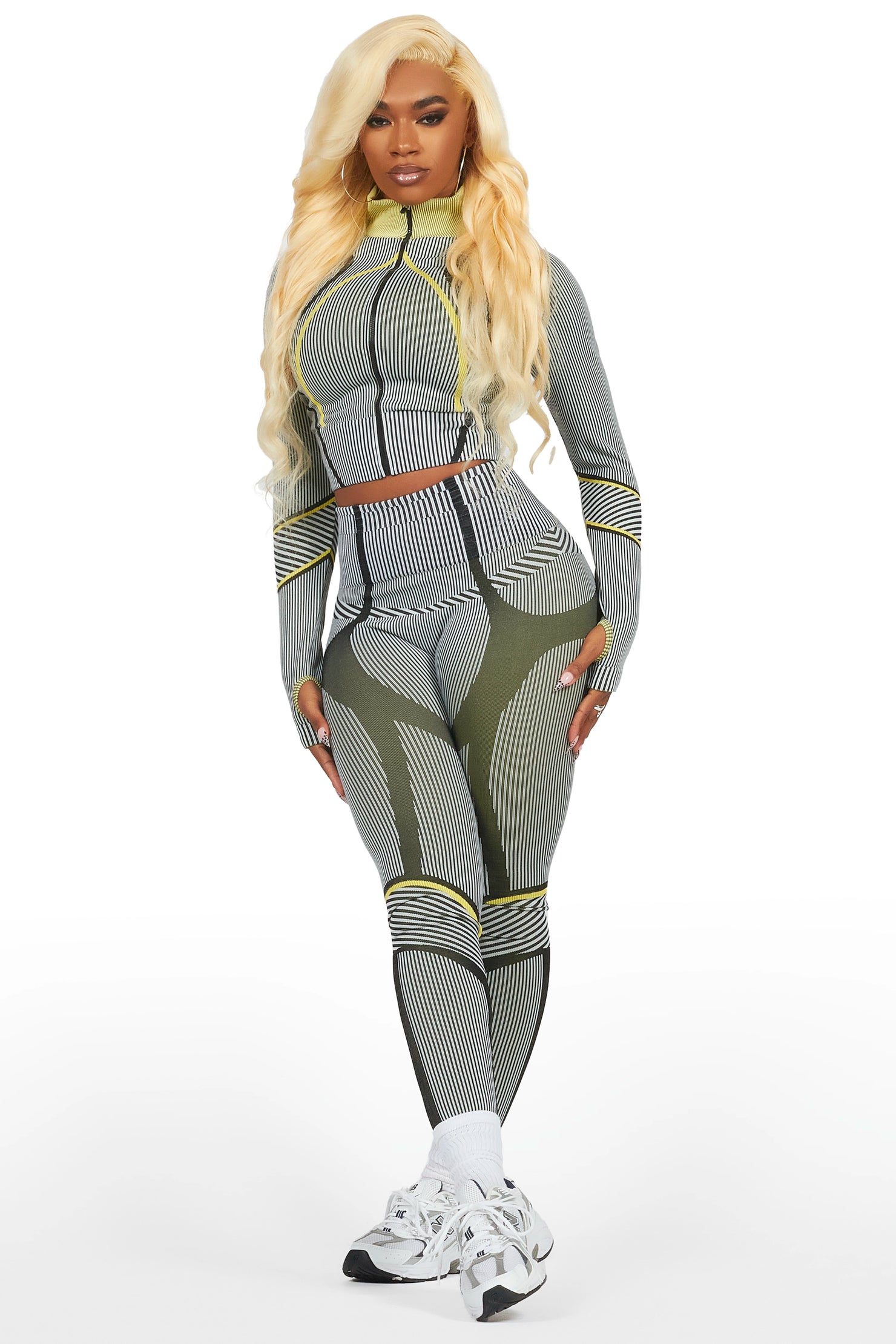 Derriana Black Active Set